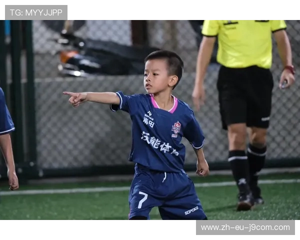 福建足球小将的青春风采与独特外貌特点解析